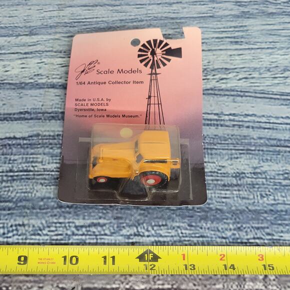 Vtg Scale Models 1/64 scale 1/64 Minneapolis Moline UDLX Comfort King Tractor - Picture 1 of 7
